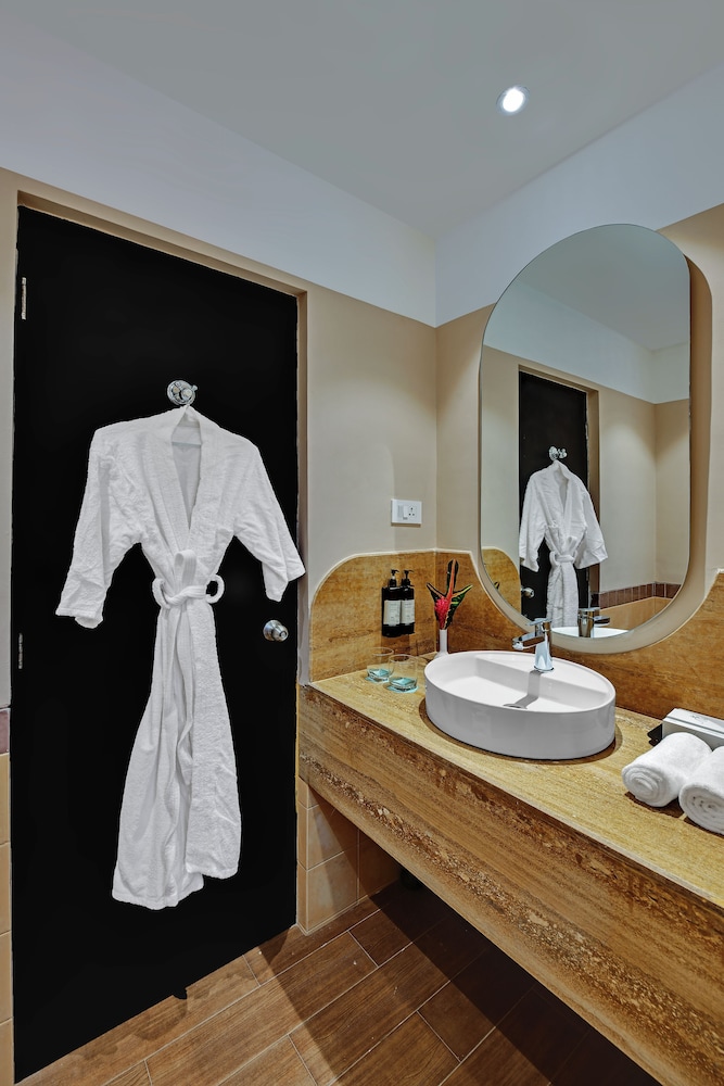 Jasminn Hotel, Goa — Hotel rooms in Betalbatim, Goa