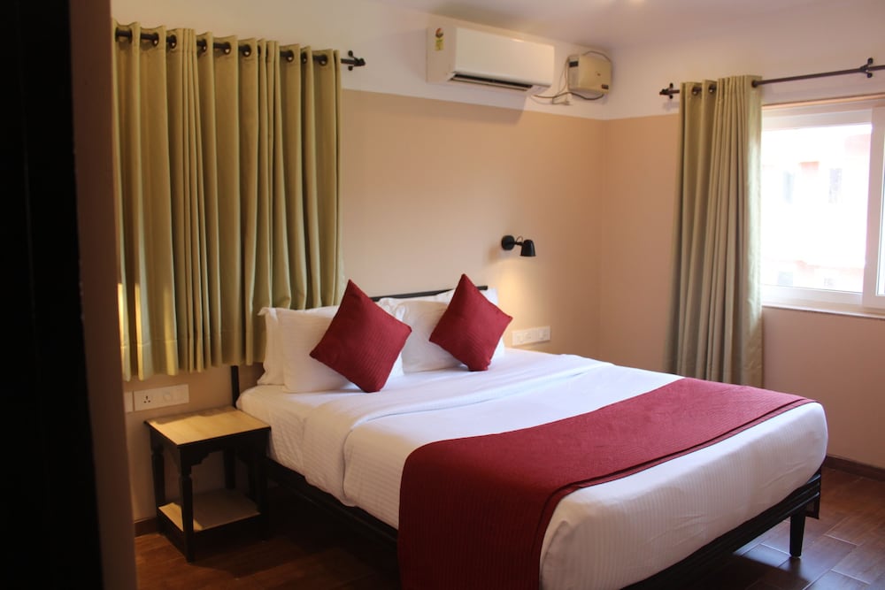 Jasminn Hotel, Goa — Hotel rooms in Betalbatim, Goa