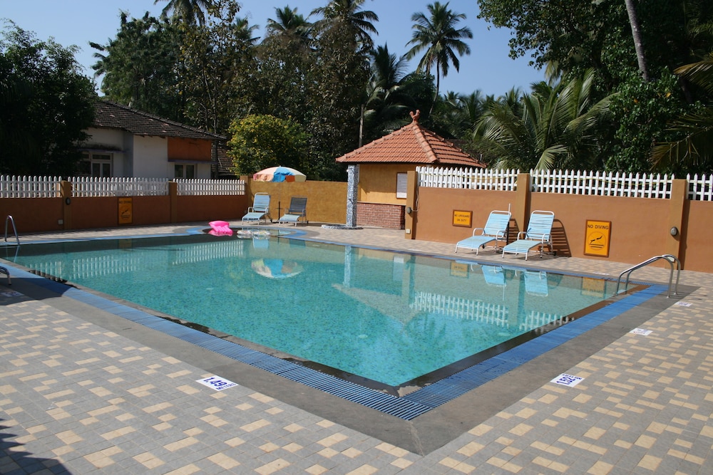Jasminn Hotel, Goa — Swimming pool in Betalbatim, Goa