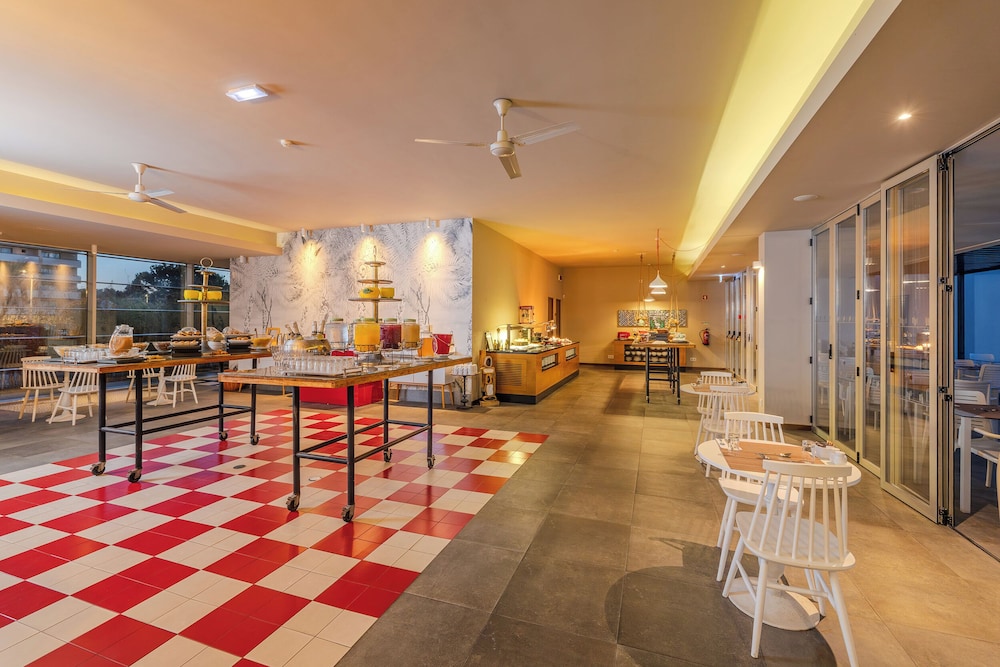Pestana Alvor South Beach, Premium Suite Hotel — Restaurant & bars in Alvor, Faro
