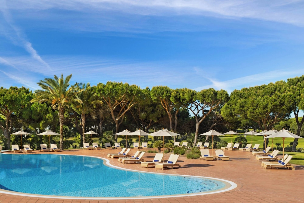 Pine Cliffs Ocean Suites, a Luxury Collection Resort & Spa — Swimming pool in Albufeira, Faro