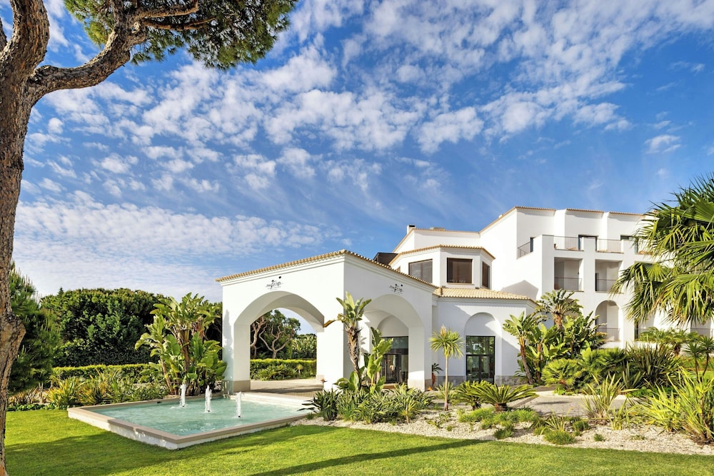 Pine Cliffs Ocean Suites, a Luxury Collection Resort & Spa — Hotel building in Albufeira, Faro