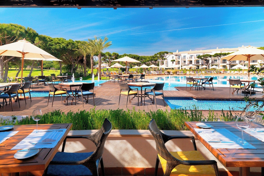 Pine Cliffs Ocean Suites, a Luxury Collection Resort & Spa — Restaurant & bars in Albufeira, Faro