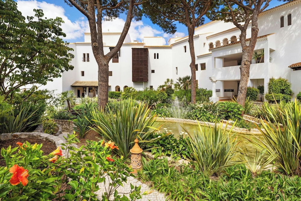 Pine Cliffs Ocean Suites, a Luxury Collection Resort & Spa — Hotel building in Albufeira, Faro