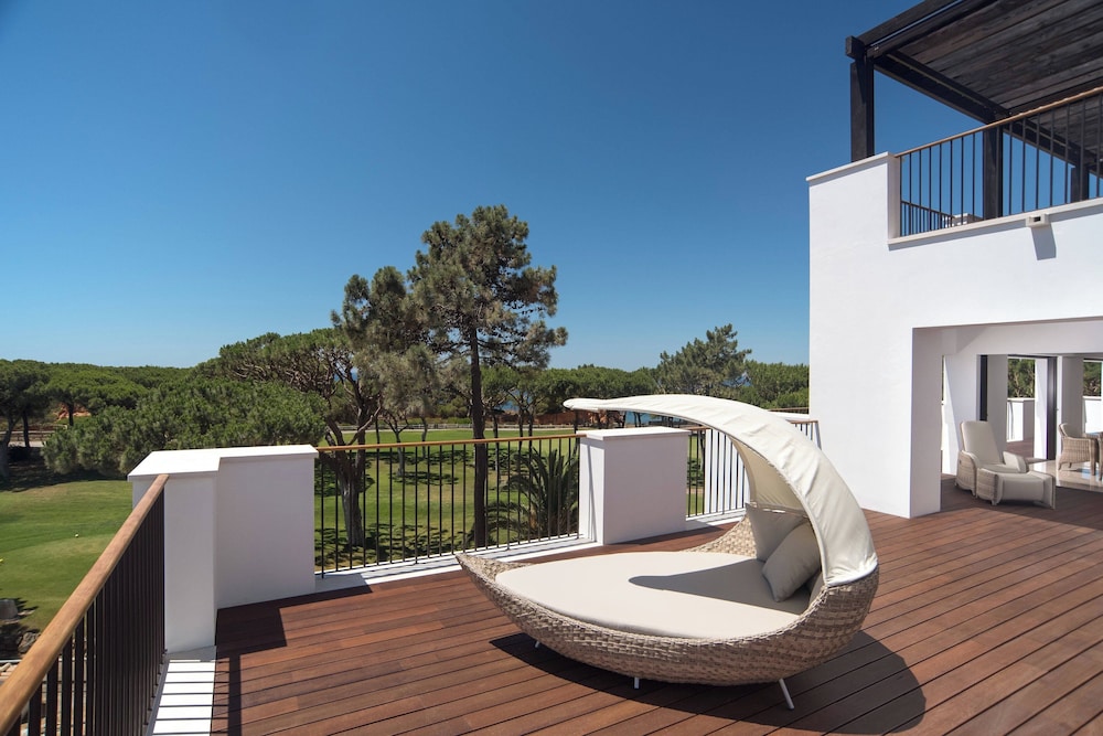 Pine Cliffs Ocean Suites, a Luxury Collection Resort & Spa — Hotel building in Albufeira, Faro