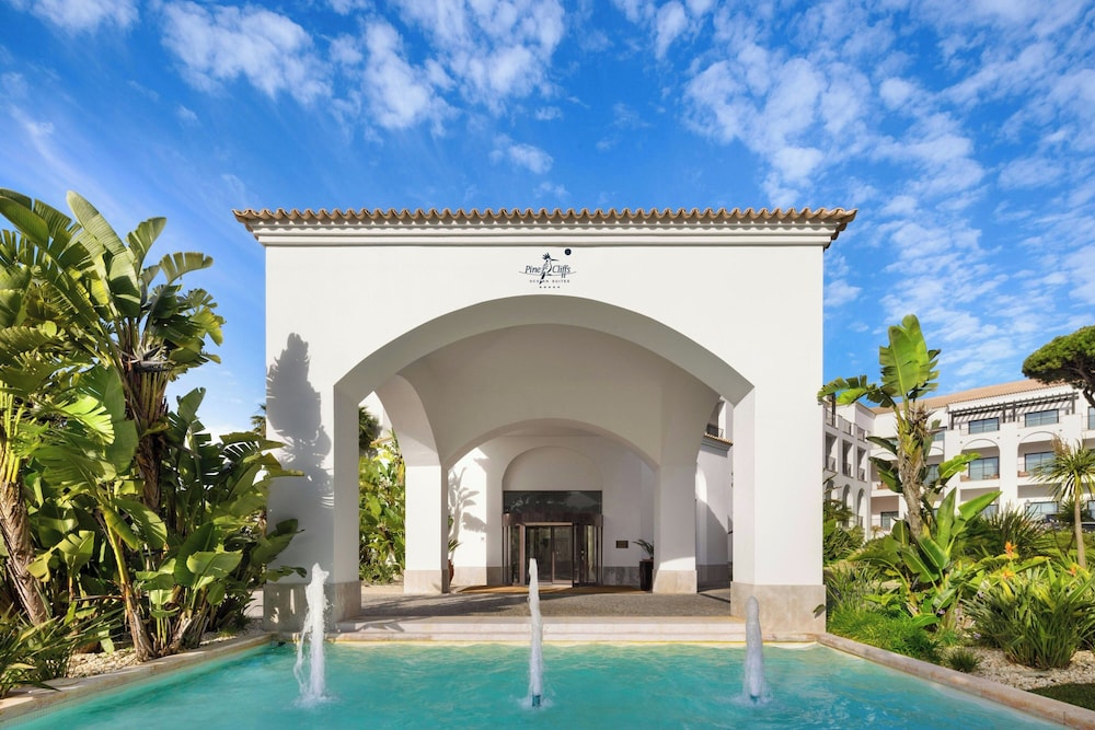 Pine Cliffs Ocean Suites, a Luxury Collection Resort & Spa — Hotel building in Albufeira, Faro