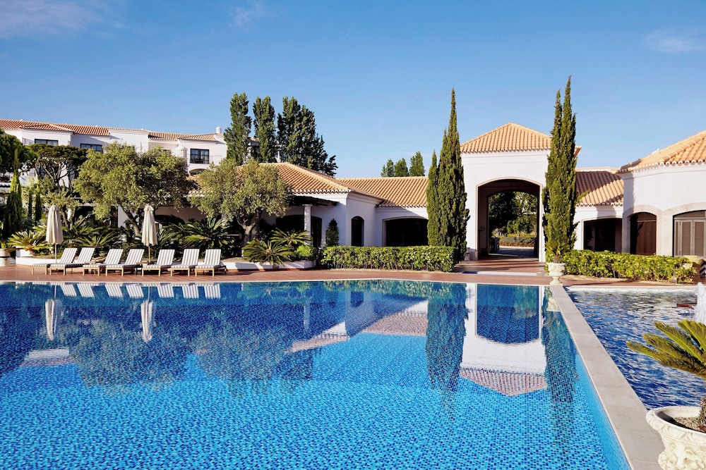 Pine Cliffs Ocean Suites, a Luxury Collection Resort & Spa — Swimming pool in Albufeira, Faro