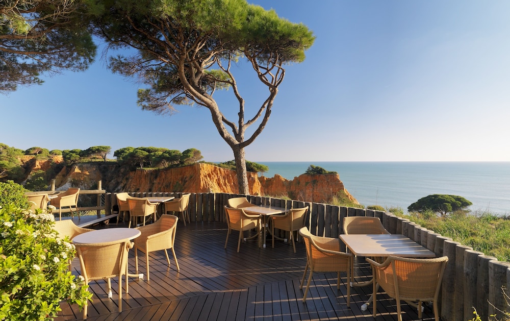 Pine Cliffs Ocean Suites, a Luxury Collection Resort & Spa — Restaurant & bars in Albufeira, Faro
