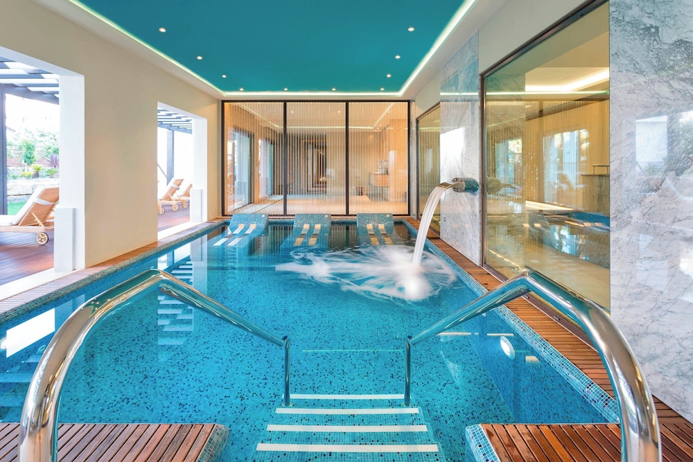 Pine Cliffs Ocean Suites, a Luxury Collection Resort & Spa — Swimming pool in Albufeira, Faro