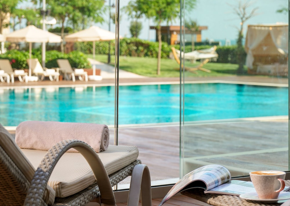 Crowne Plaza Istanbul Florya by IHG — Swimming pool in Istanbul, Istanbul