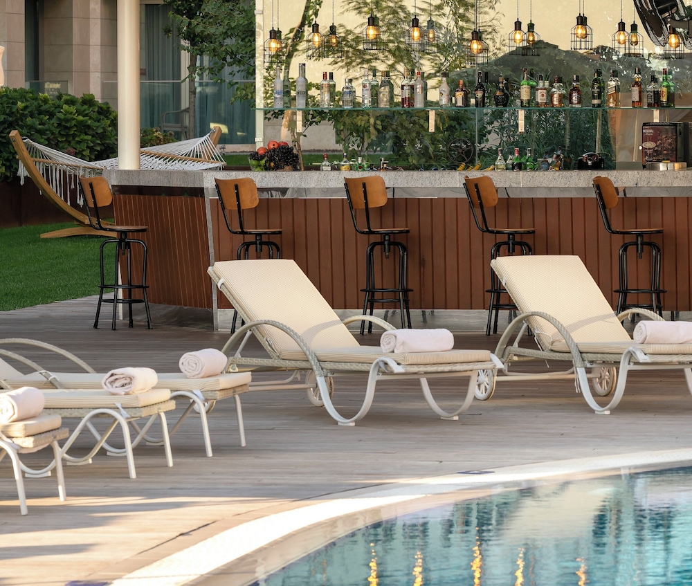 Crowne Plaza Istanbul Florya by IHG — Restaurant & bars in Istanbul, Istanbul