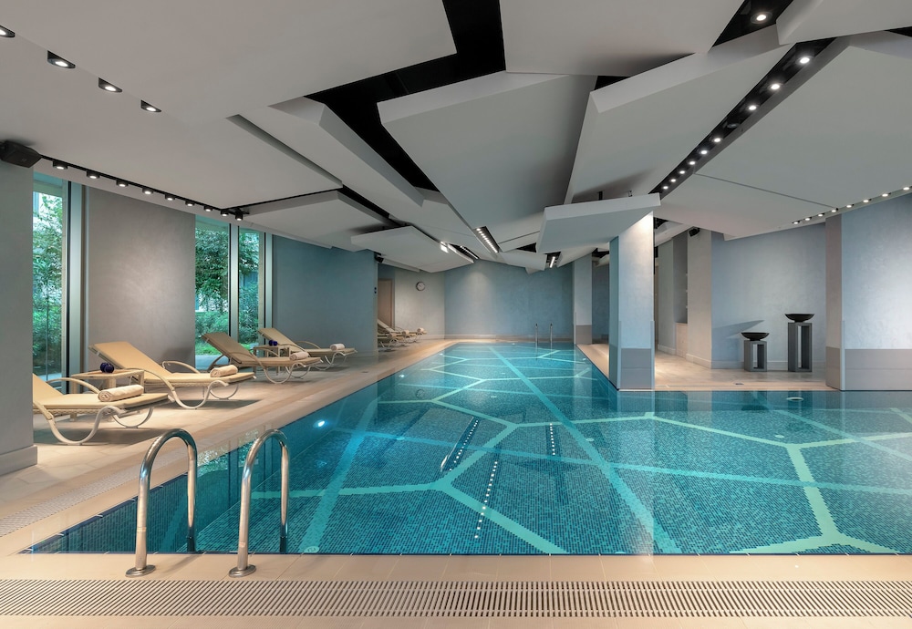 Crowne Plaza Istanbul Florya by IHG — Swimming pool in Istanbul, Istanbul
