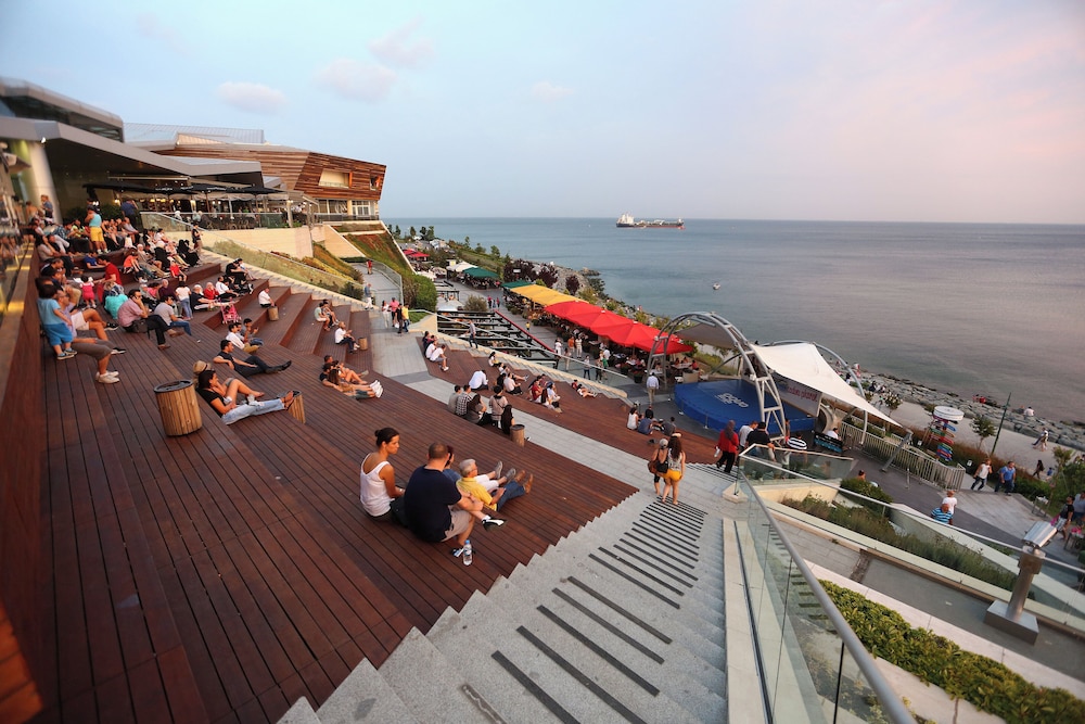 Crowne Plaza Istanbul Florya by IHG — Restaurant & bars in Istanbul, Istanbul