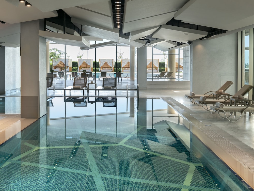 Crowne Plaza Istanbul Florya by IHG — Swimming pool in Istanbul, Istanbul