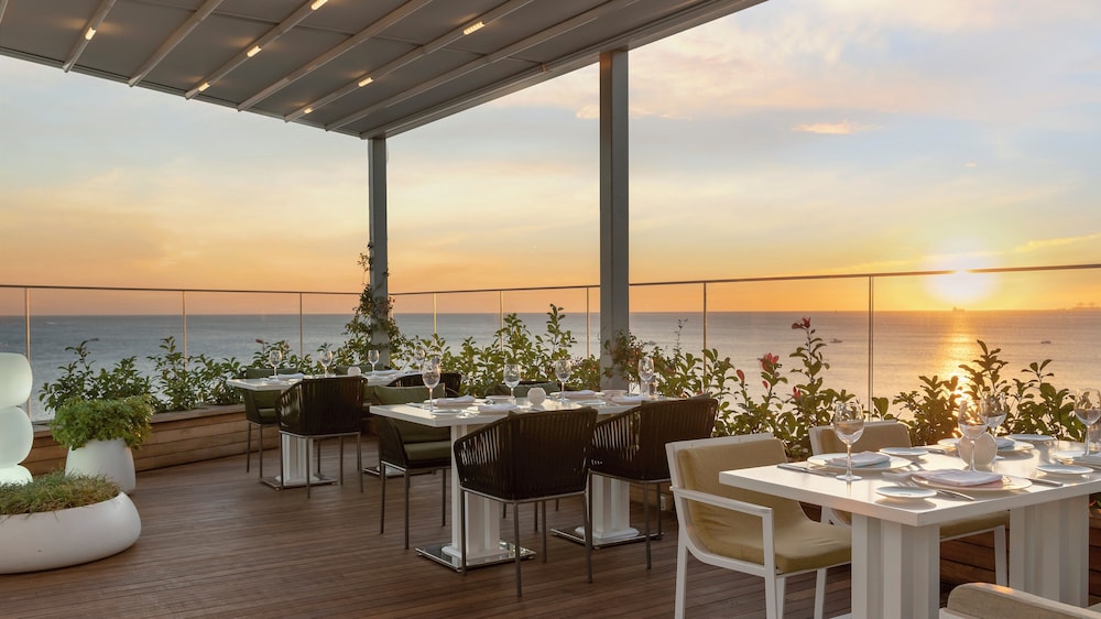 Crowne Plaza Istanbul Florya by IHG — Restaurant & bars in Istanbul, Istanbul