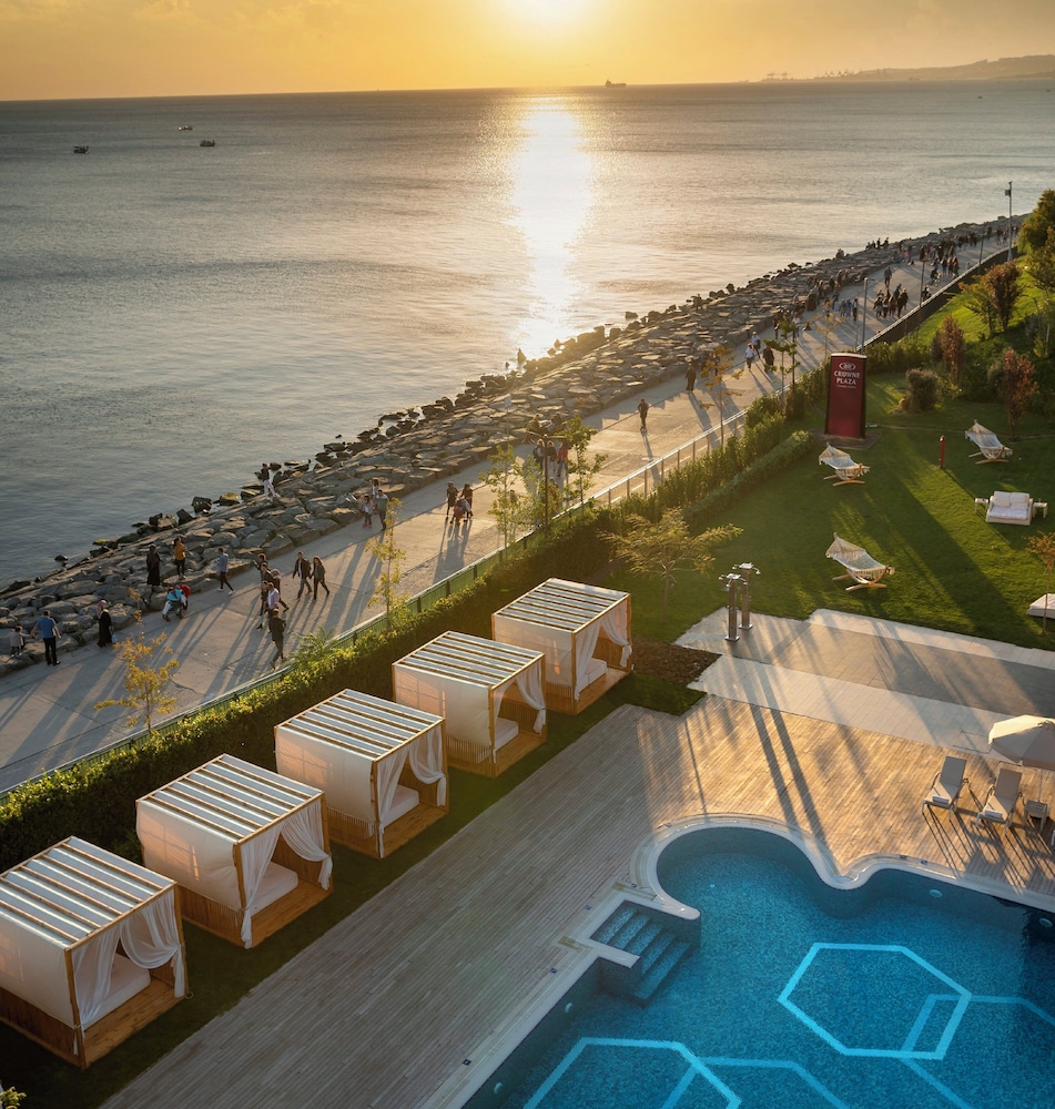 Crowne Plaza Istanbul Florya by IHG — Swimming pool in Istanbul, Istanbul