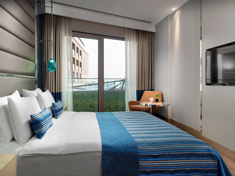Crowne Plaza Istanbul Florya by IHG — Hotel rooms in Istanbul, Istanbul
