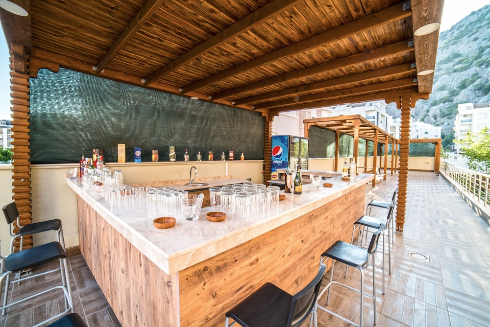 Flamingo Residence — Restaurant & bars in Antalya