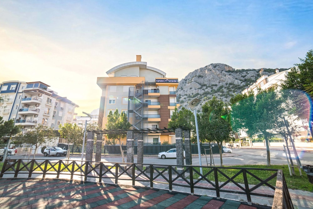 Flamingo Residence — Hotel building in Antalya