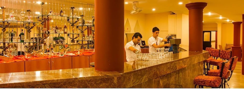 Cesars Side - All inclusive — Restaurant & bars in Side