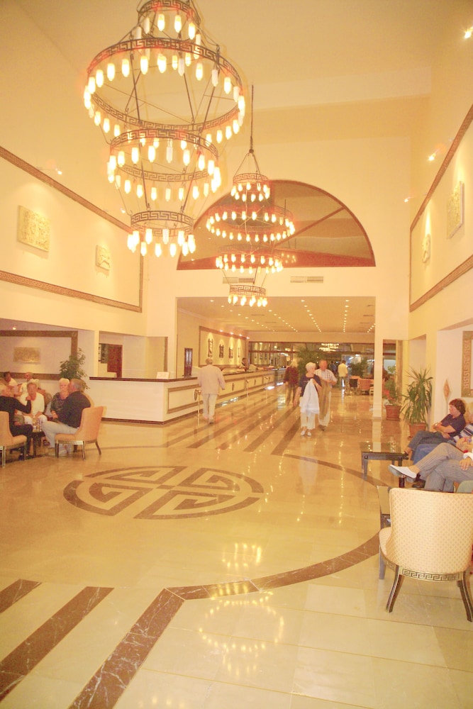 Cesars Side - All inclusive — Hotel building in Side