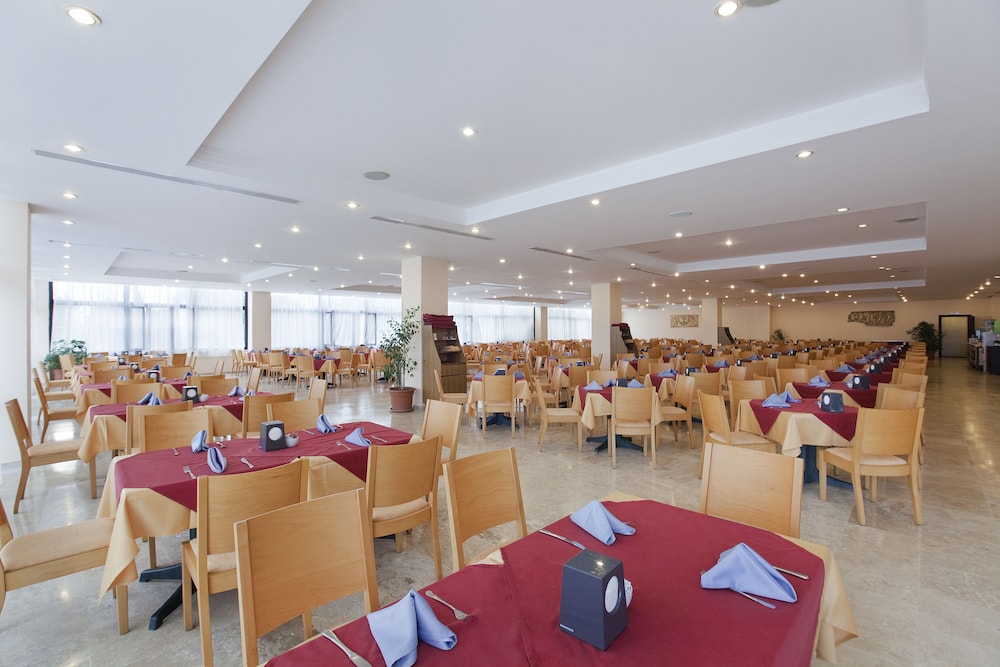Cesars Side - All inclusive — Restaurant & bars in Side