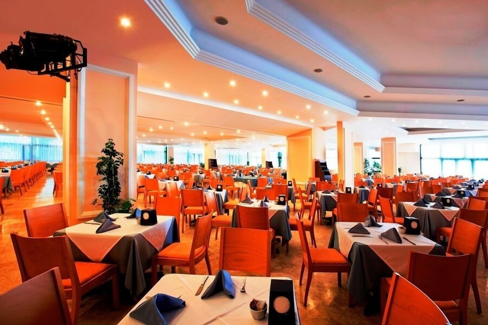 Cesars Side - All inclusive — Restaurant & bars in Side