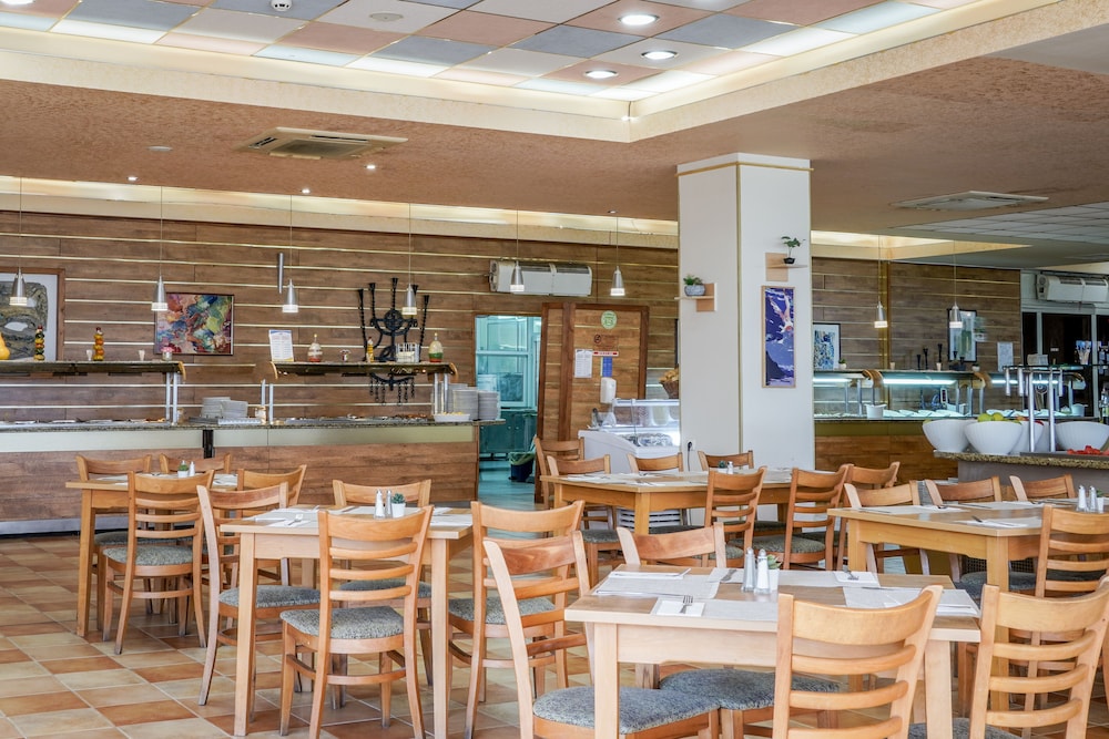 Hotel Sandy Beach — Restaurant in Albena, Dobrich