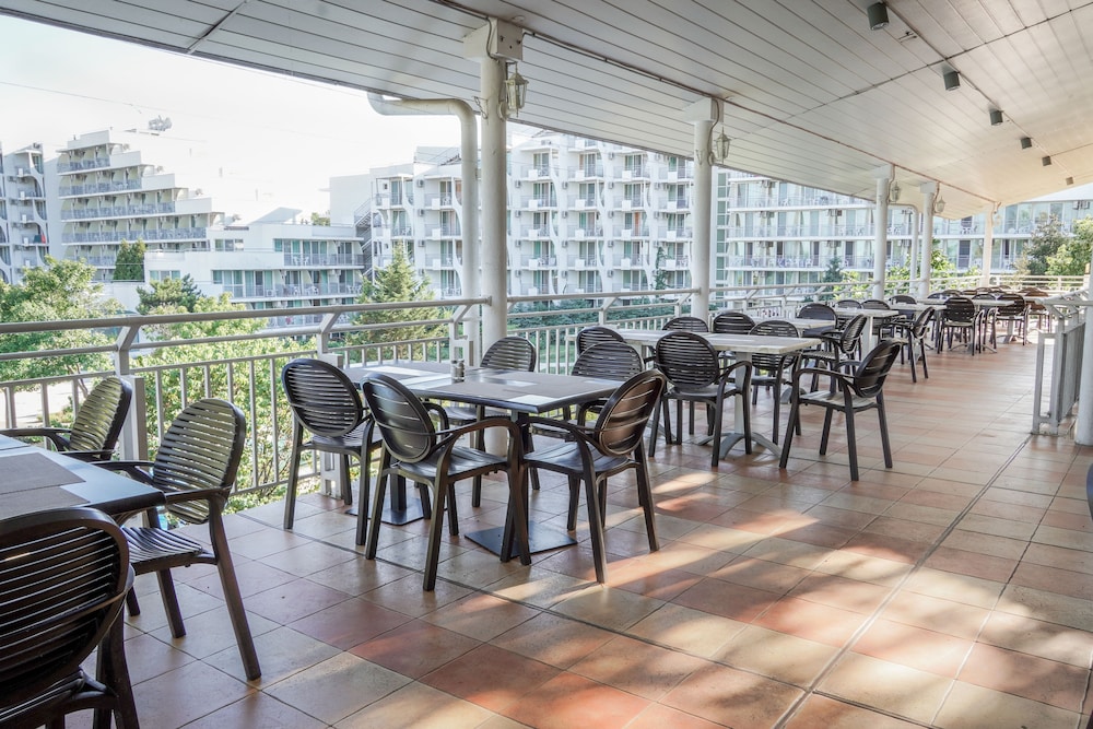 Hotel Sandy Beach — Restaurant in Albena, Dobrich