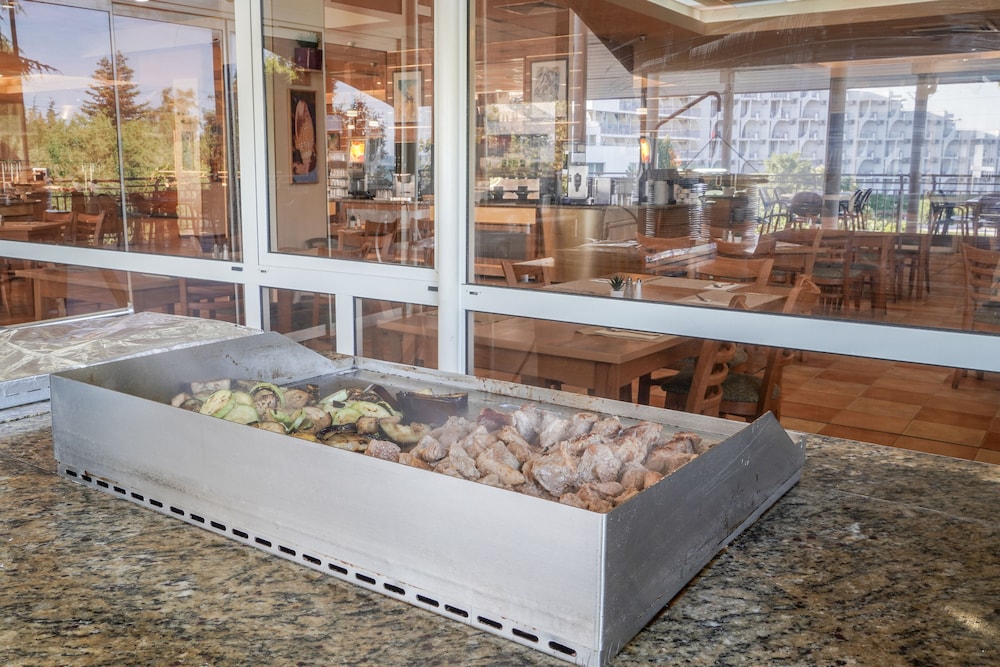 Hotel Sandy Beach — Restaurant in Albena, Dobrich