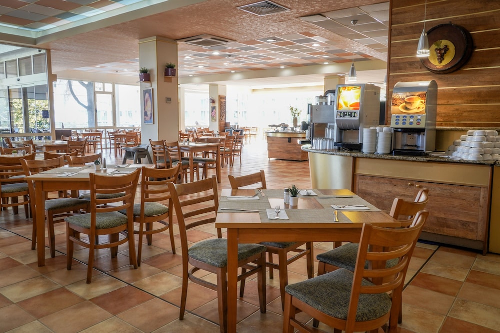 Hotel Sandy Beach — Restaurant in Albena, Dobrich