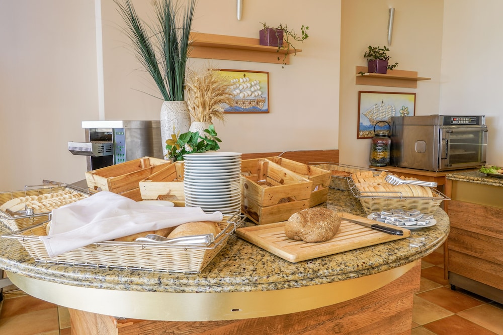 Hotel Sandy Beach — Restaurant in Albena, Dobrich