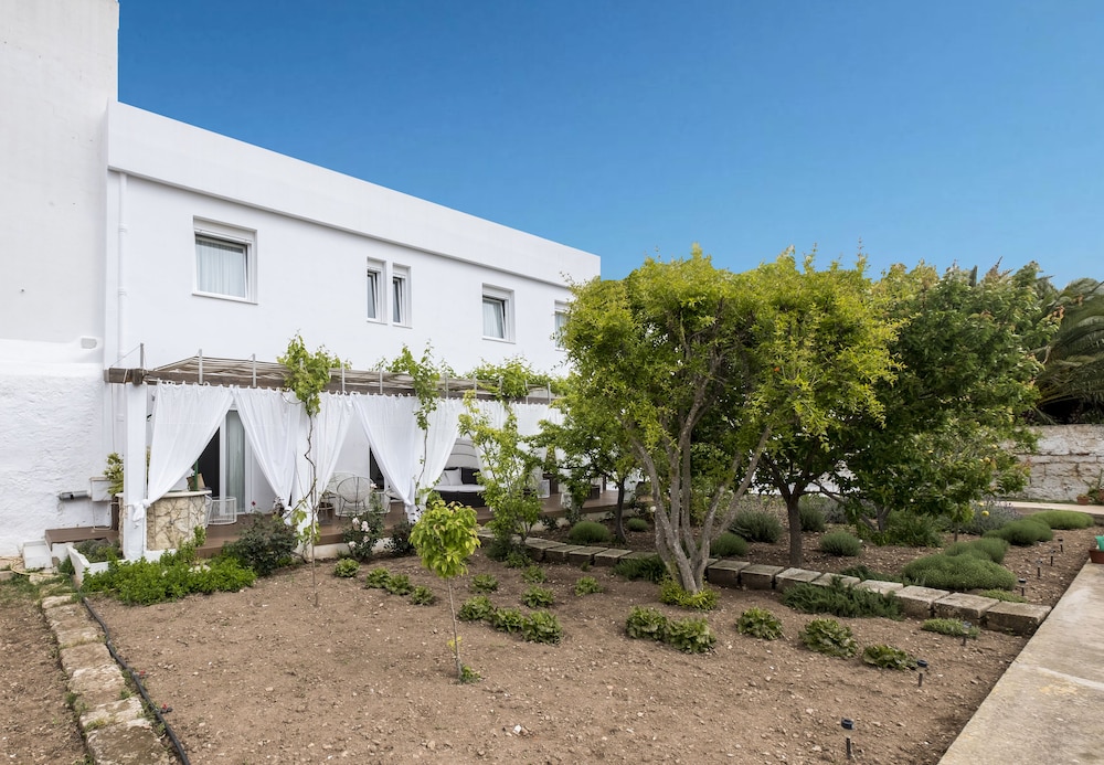 Hotel Abril 37 — Hotel building in Ciutadella de Menorca, Balearic Islands