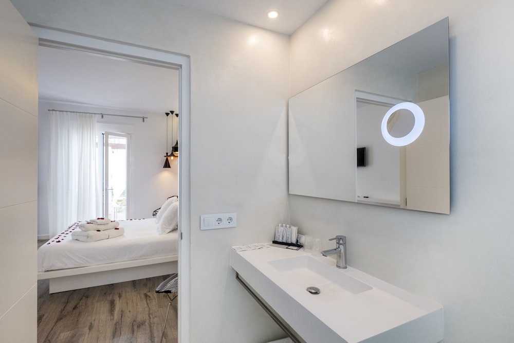 Hotel Abril 37 — Hotel rooms in Ciutadella de Menorca, Balearic Islands