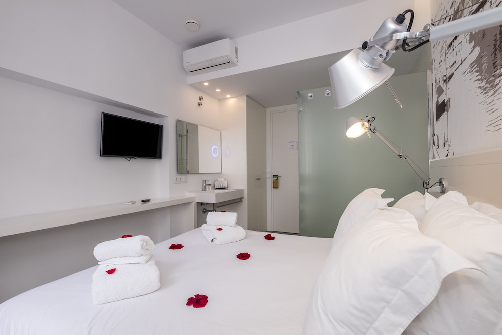 Hotel Abril 37 — Hotel rooms in Ciutadella de Menorca, Balearic Islands