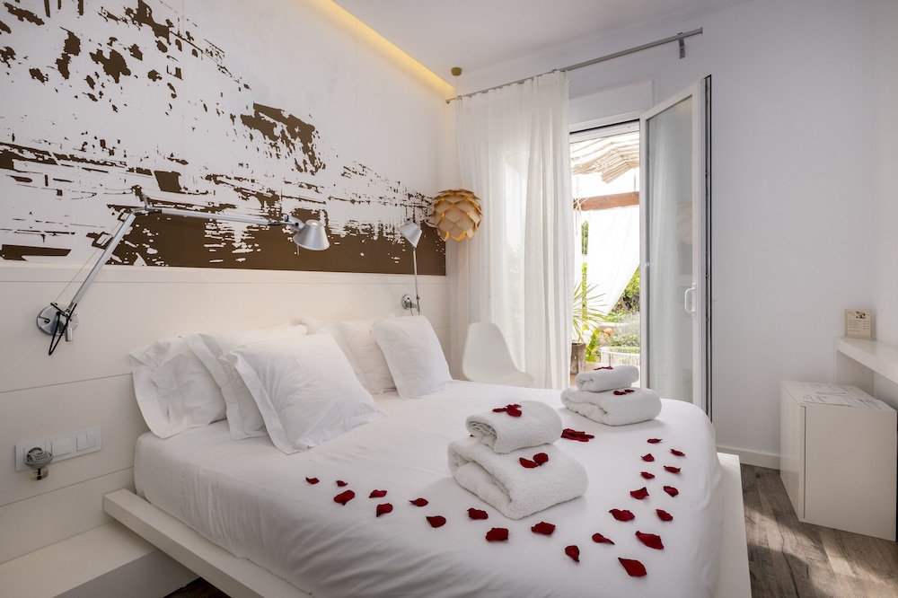 Hotel Abril 37 — Hotel rooms in Ciutadella de Menorca, Balearic Islands