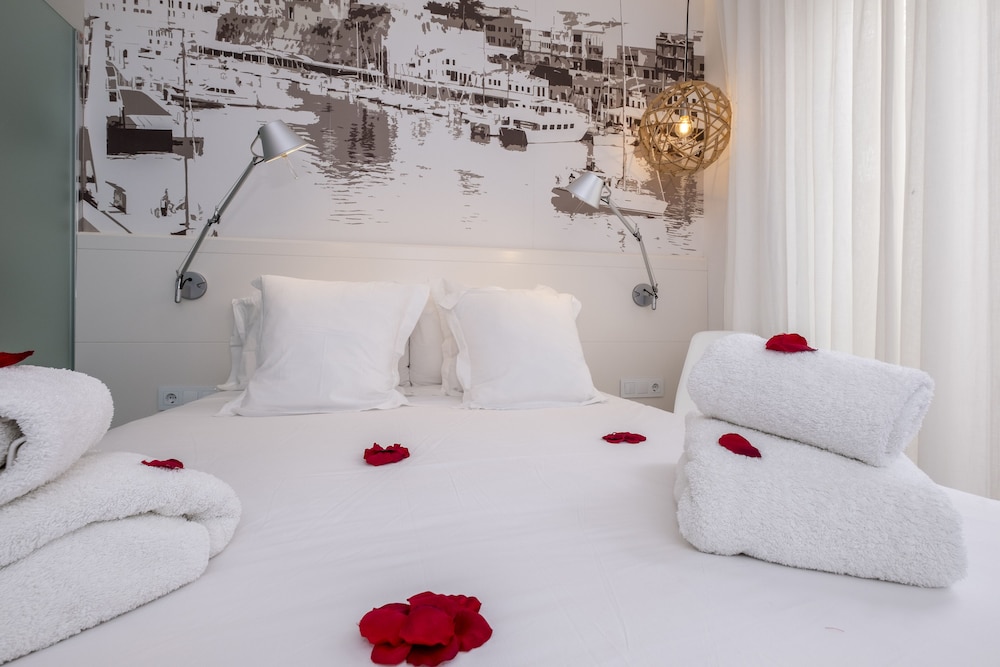 Hotel Abril 37 — Hotel rooms in Ciutadella de Menorca, Balearic Islands