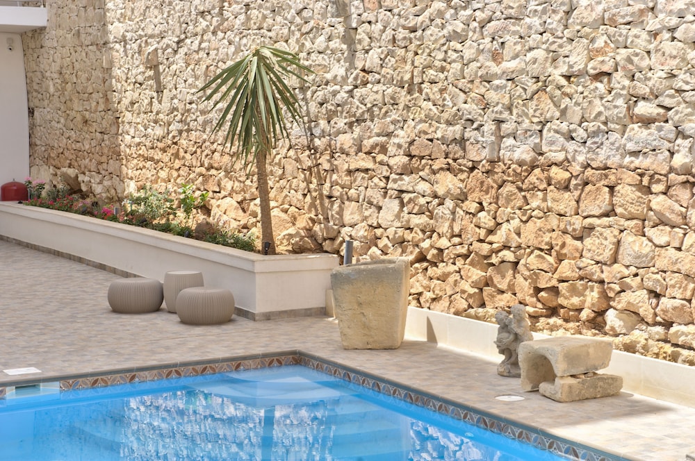 Palazzo Violetta — Swimming pool in Sliema, Malta Island