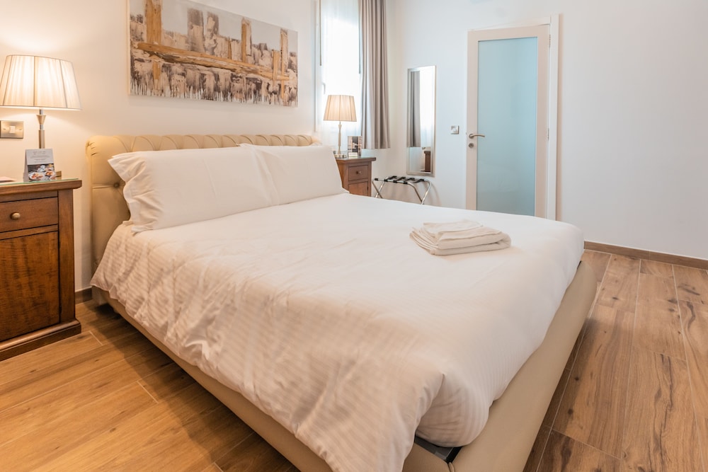 Palazzo Violetta — Hotel rooms in Sliema, Malta Island