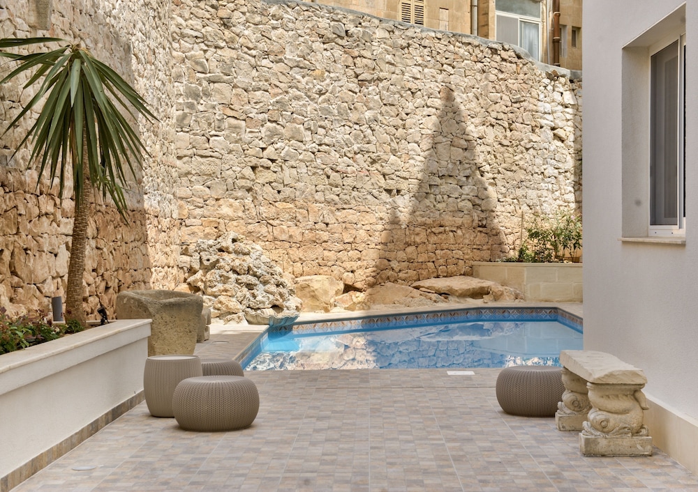 Palazzo Violetta — Swimming pool in Sliema, Malta Island