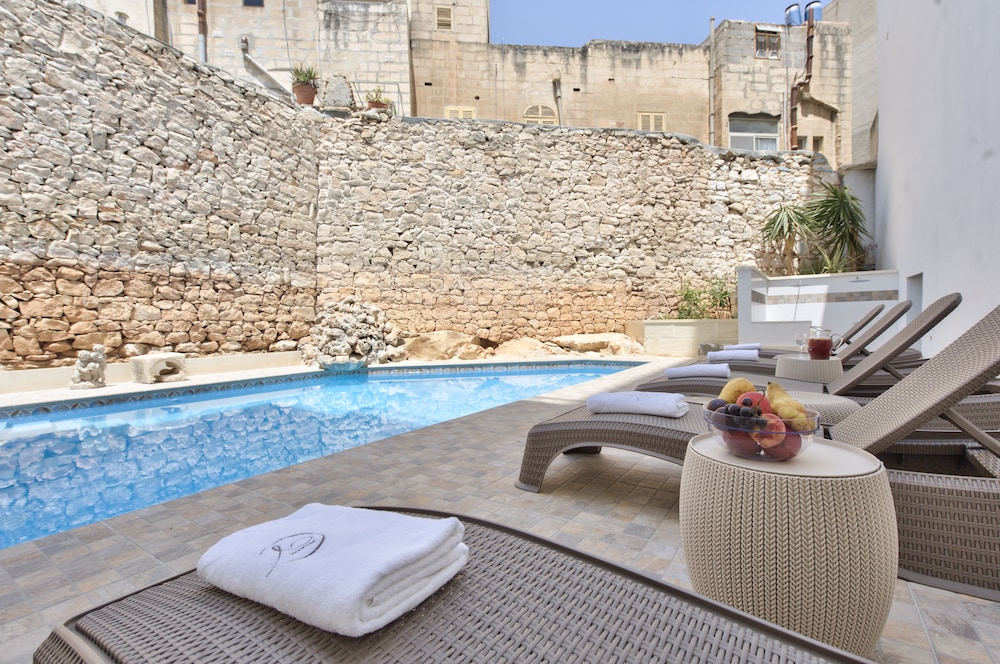 Palazzo Violetta — Swimming pool in Sliema, Malta Island