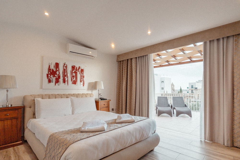 Palazzo Violetta — Hotel rooms in Sliema, Malta Island