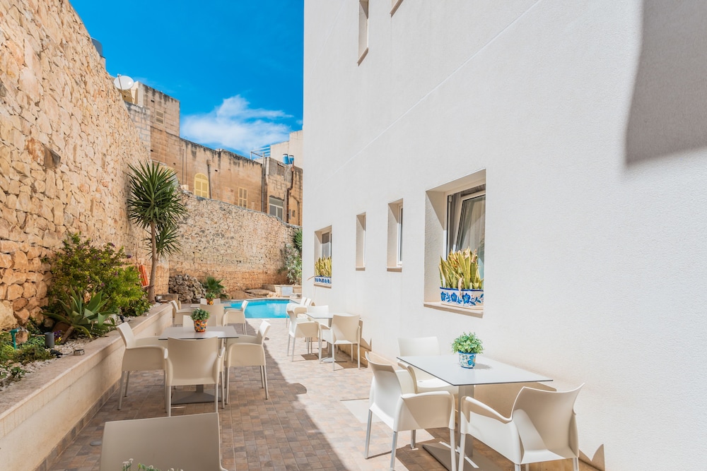 Palazzo Violetta — Swimming pool in Sliema, Malta Island