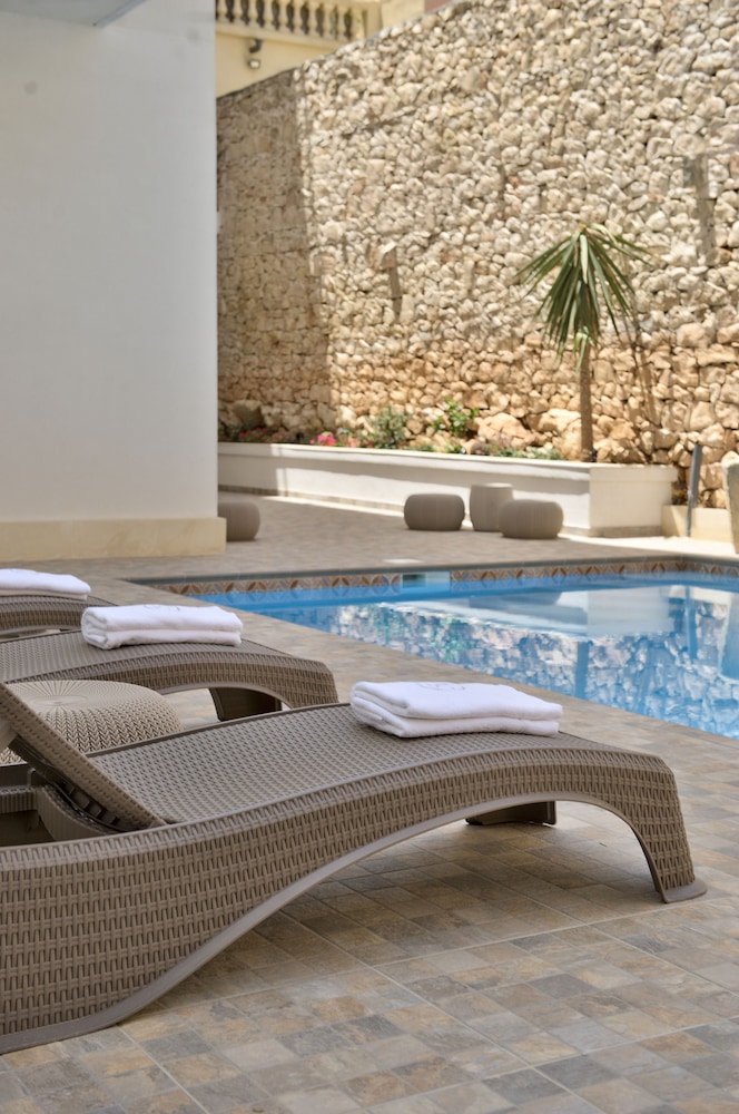 Palazzo Violetta — Swimming pool in Sliema, Malta Island