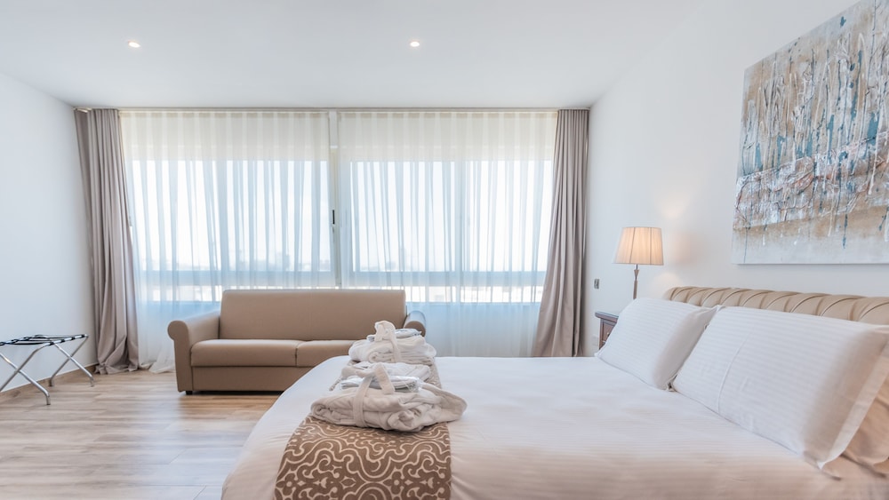 Palazzo Violetta — Hotel rooms in Sliema, Malta Island