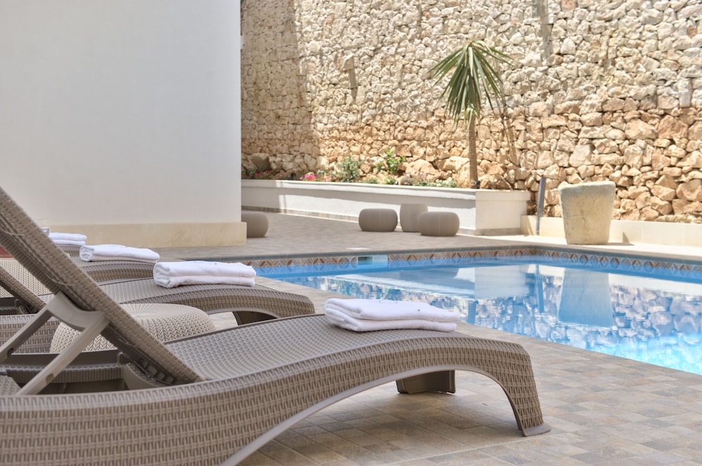 Palazzo Violetta — Swimming pool in Sliema, Malta Island