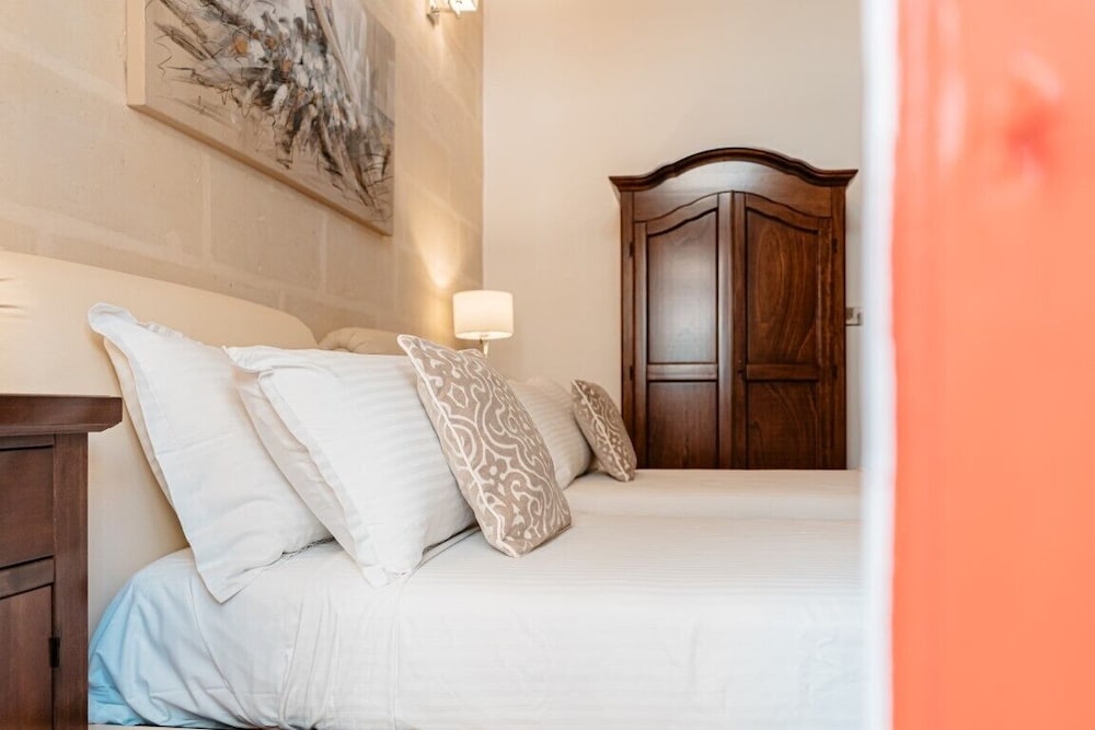 Palazzo Violetta — Hotel rooms in Sliema, Malta Island