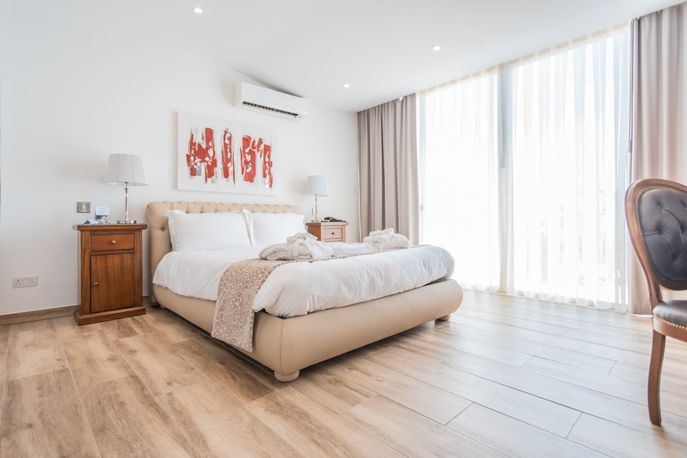 Palazzo Violetta — Hotel rooms in Sliema, Malta Island