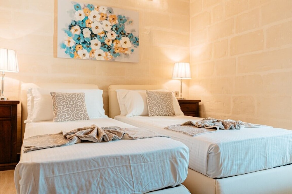 Palazzo Violetta — Hotel rooms in Sliema, Malta Island