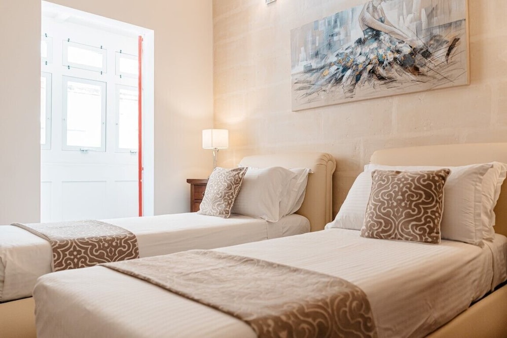 Palazzo Violetta — Hotel rooms in Sliema, Malta Island